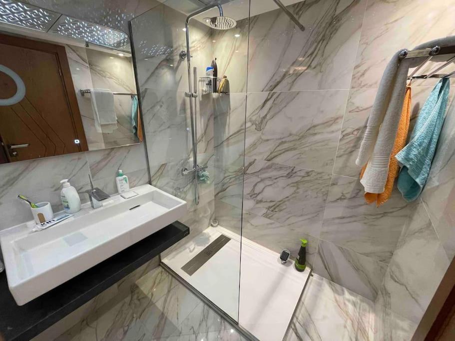 Royale Duplexe Pleine Centre Tanger Apartment Exterior photo
