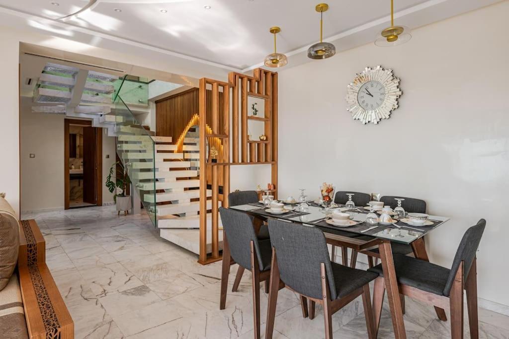 Royale Duplexe Pleine Centre Tanger Apartment Exterior photo