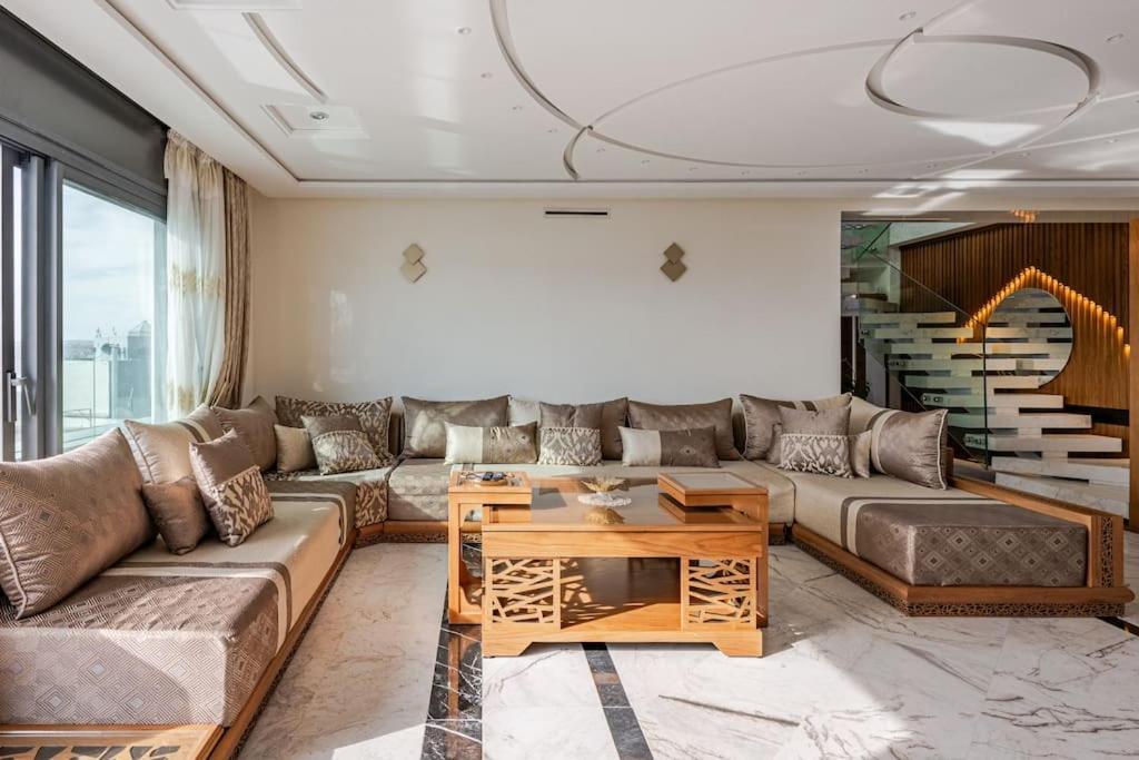 Royale Duplexe Pleine Centre Tanger Apartment Exterior photo