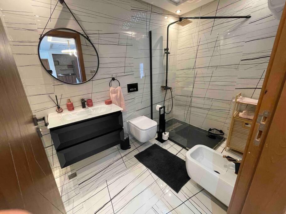 Royale Duplexe Pleine Centre Tanger Apartment Exterior photo