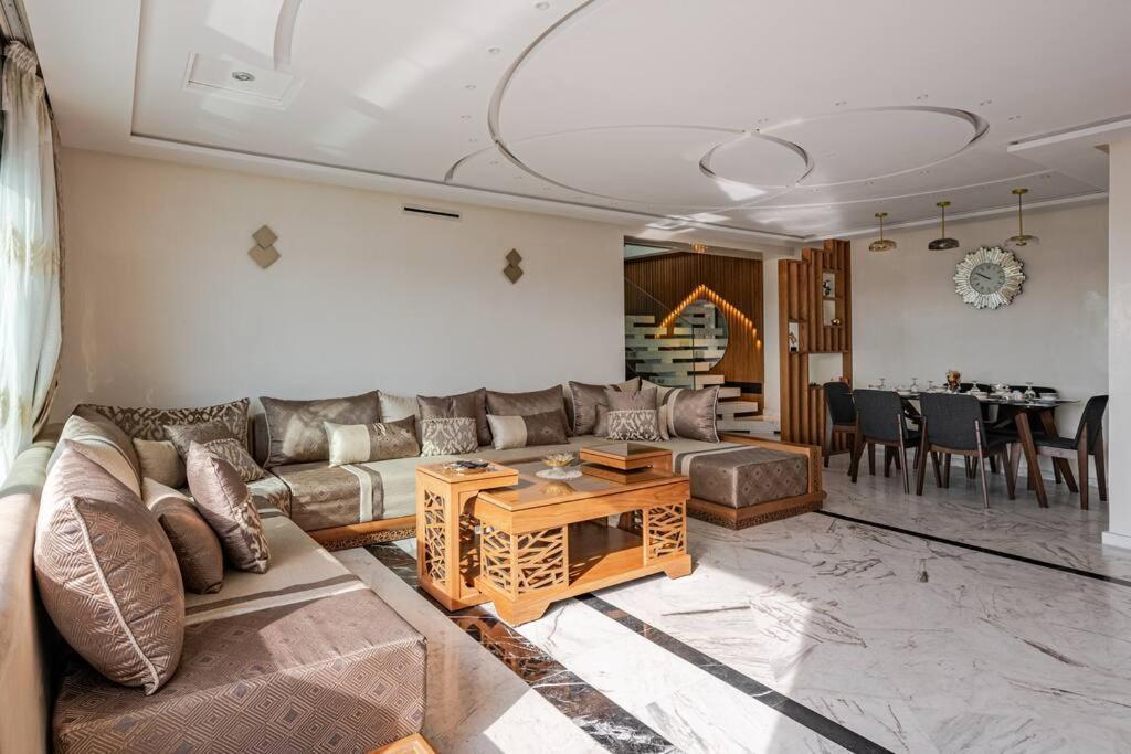 Royale Duplexe Pleine Centre Tanger Apartment Exterior photo